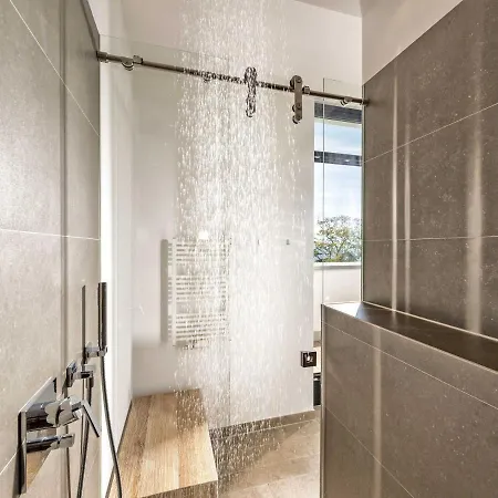 Philine - Penthouse 28 Mit Panoramablick, Pool, & Kamin וילה *