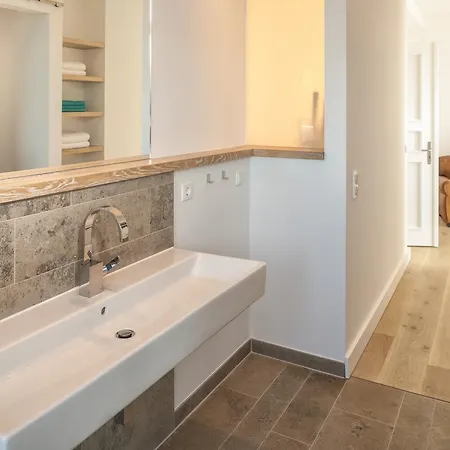 Philine - Penthouse 28 Mit Panoramablick, Pool, & Kamin